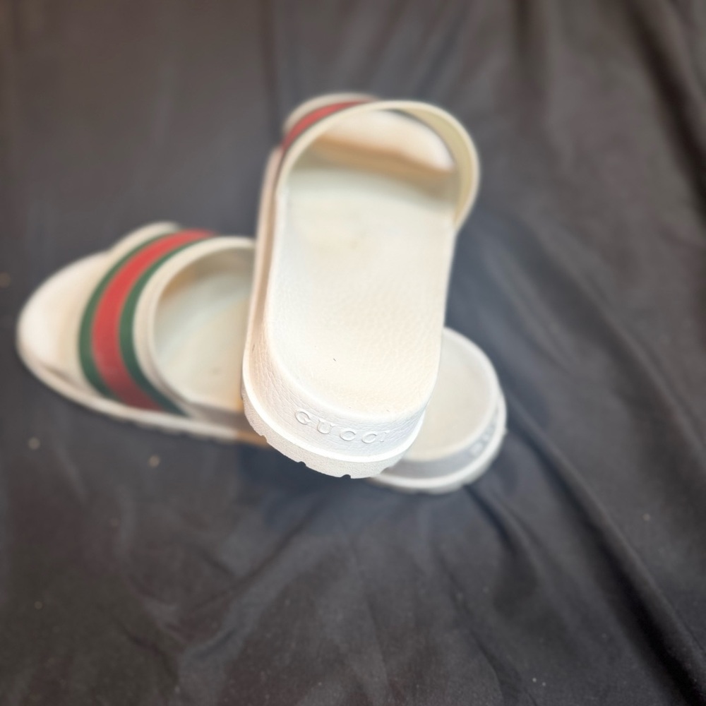 Gucci Kids White Slides with Green and Red Stripes